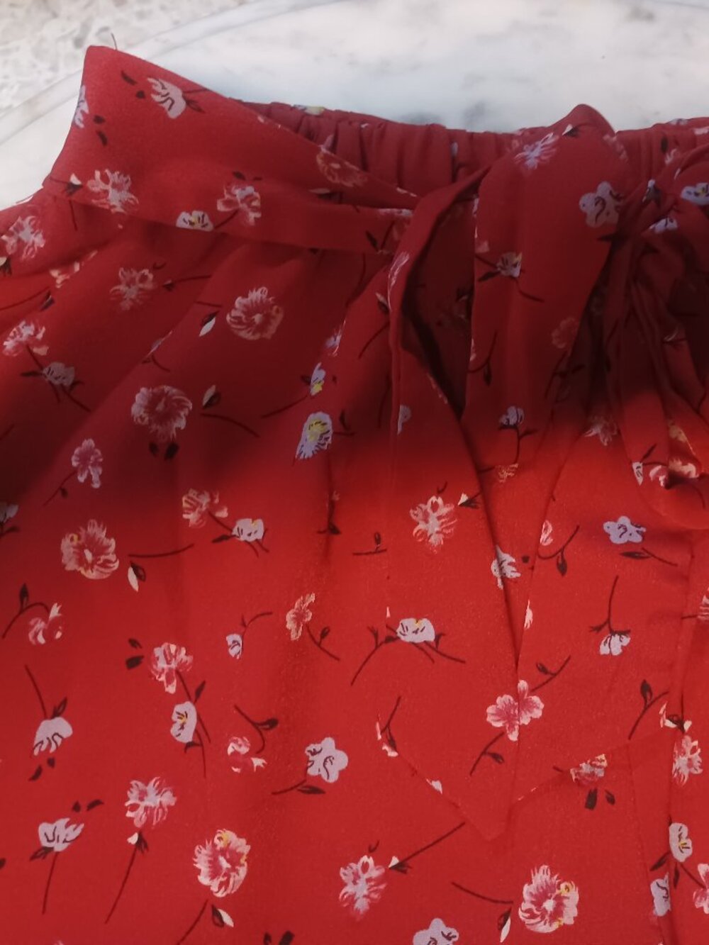 Shein Women's Pull-On Shorts M Red with White & Gray Flowers